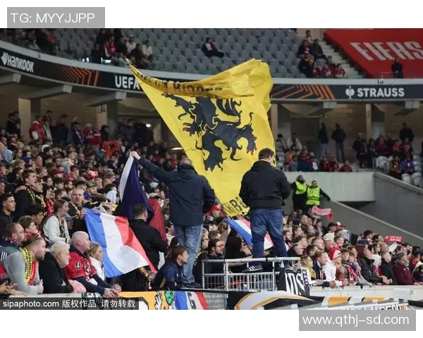 足球新星闪耀绿茵首秀精彩破门点燃全场激情瞬间